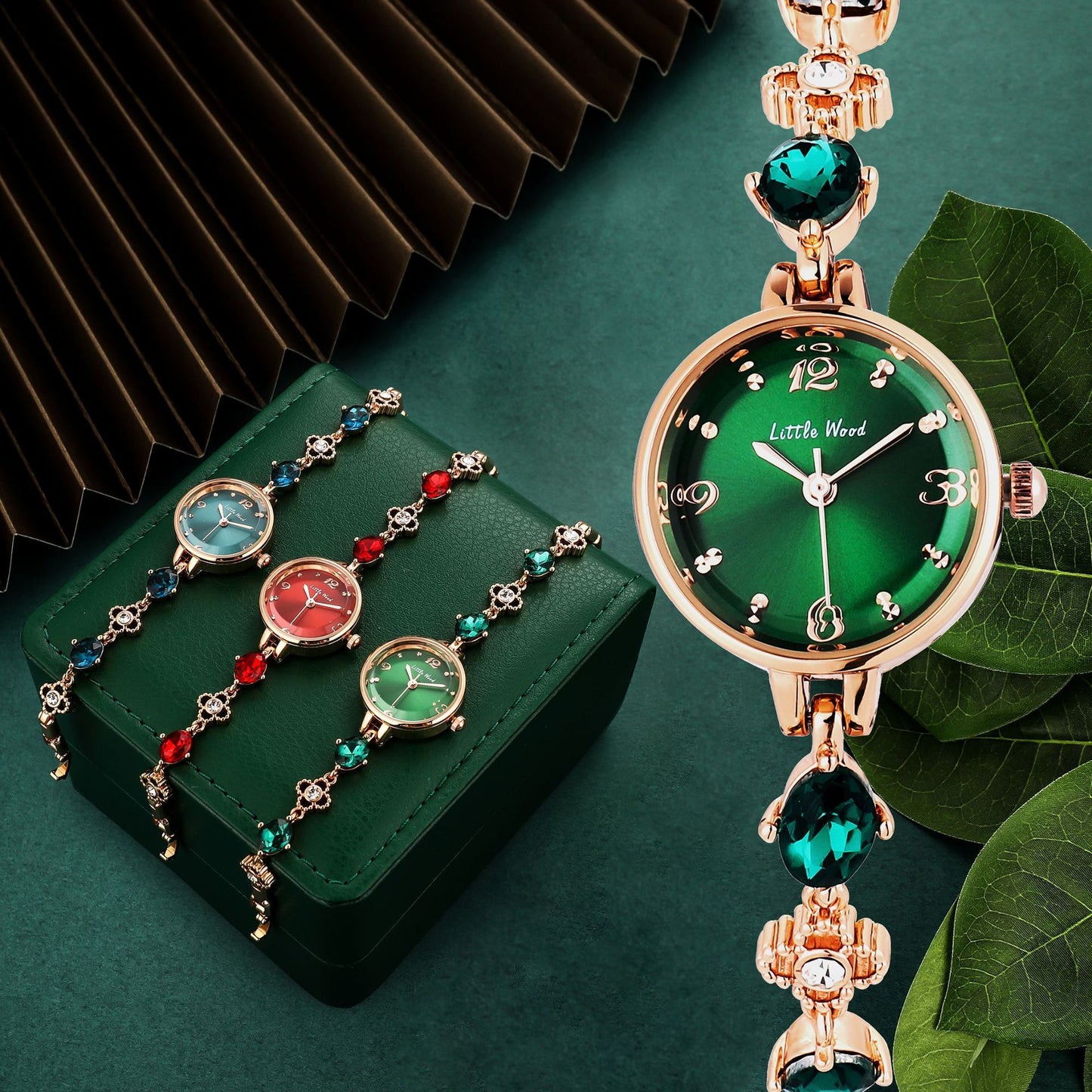 Piccolo orologio verde semplice ed elegante