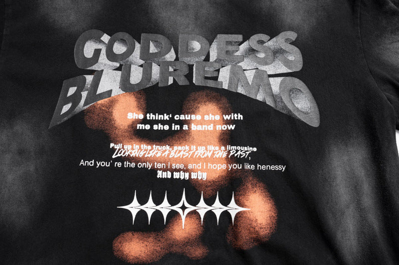 T-shirt coordinata comoda e alla moda, stile tie-dye e casual