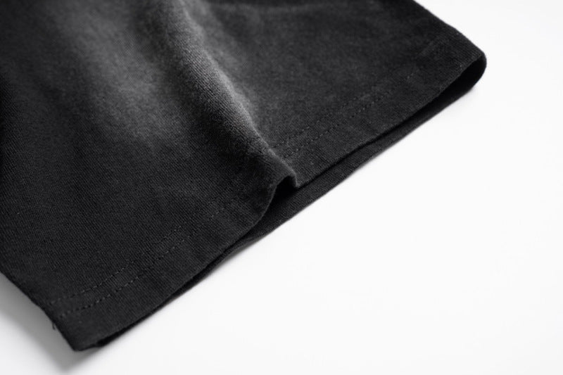 T-shirt coordinata comoda e alla moda, stile tie-dye e casual