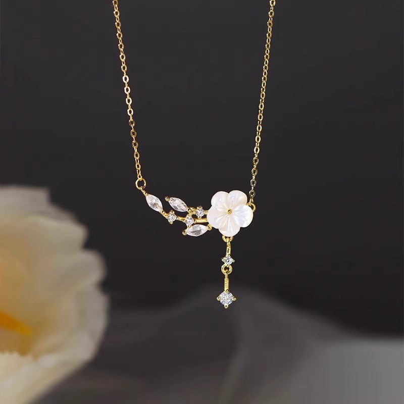 Women's Fashion Sterling Silver Camellia Necklace