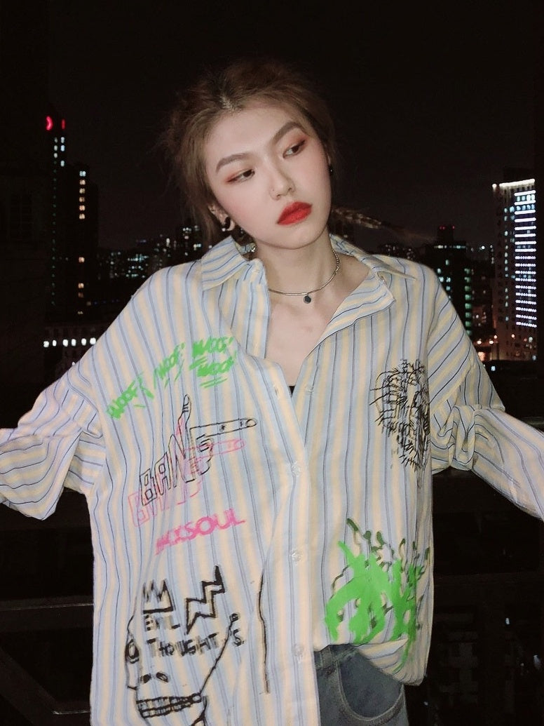 Maglietta con lettere graffiti