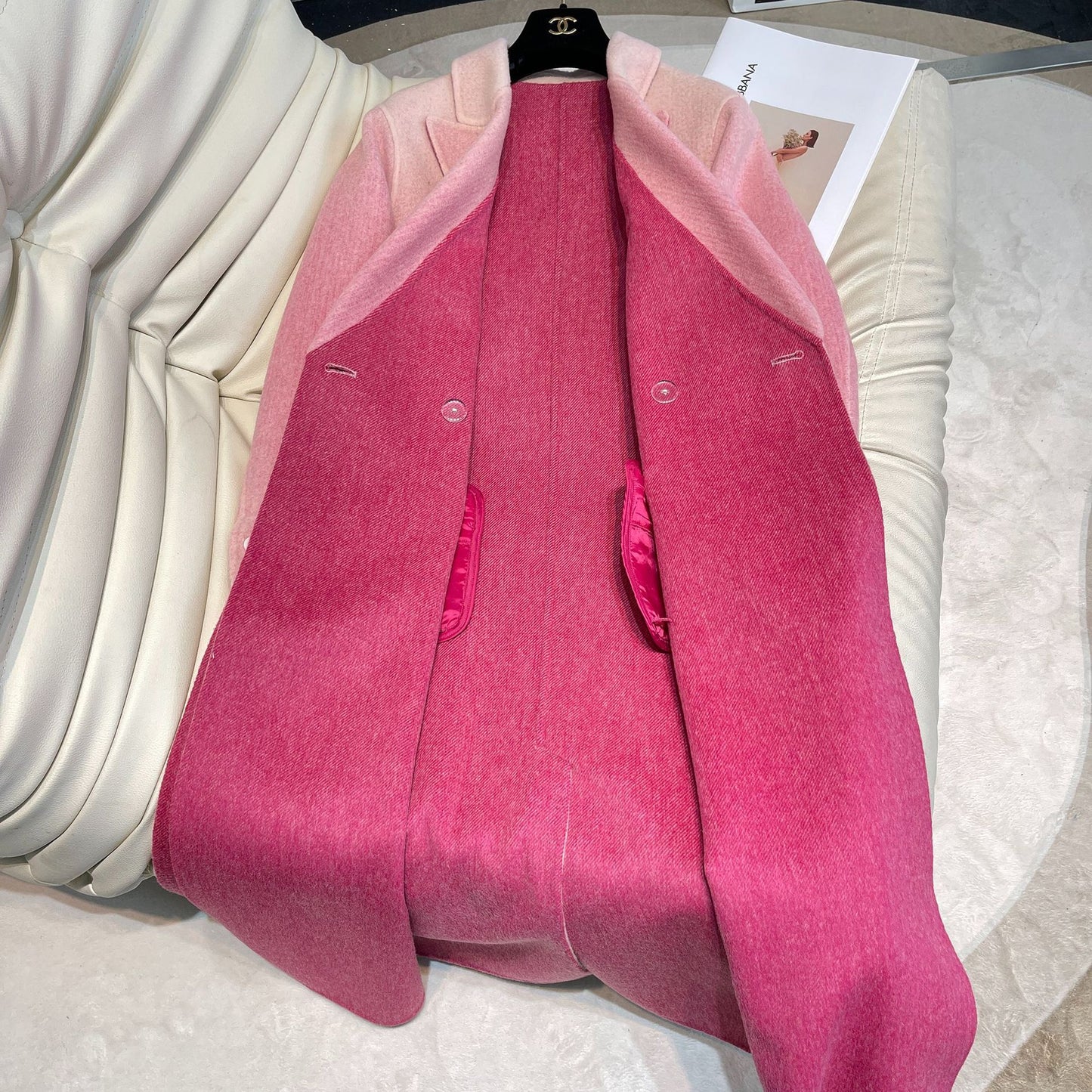 Cappotto di lana femminile sottile, morbido e confortevole, con cintura di colore sfumato alla moda
