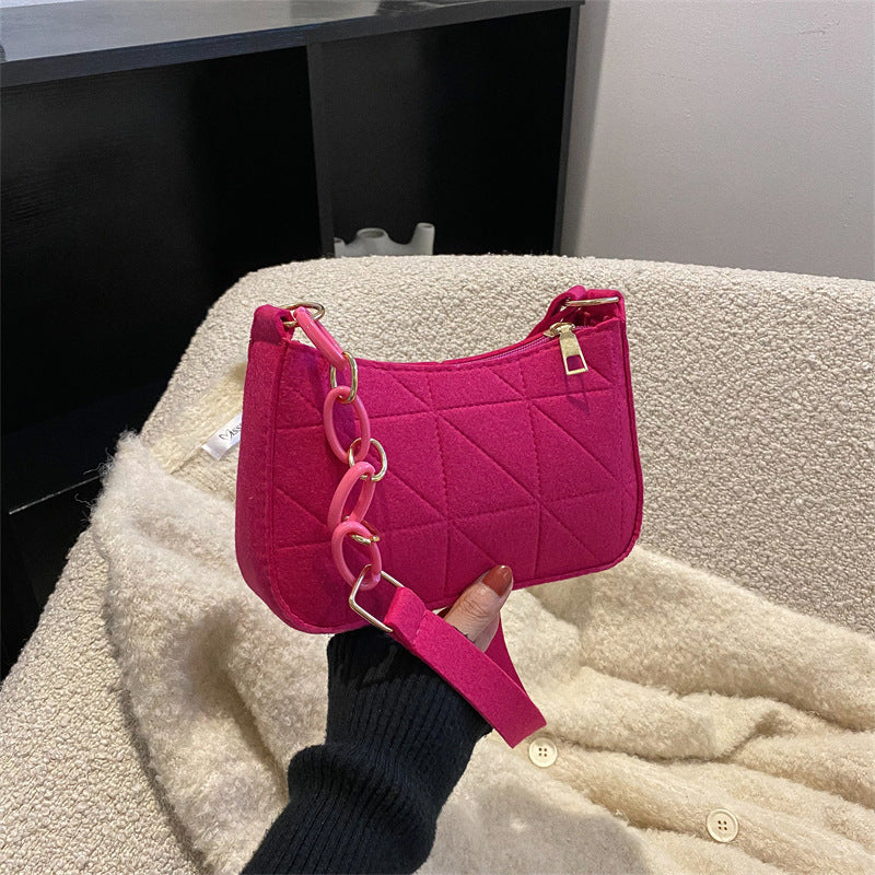 Borsa a tracolla semplice e casual, tendenza moda