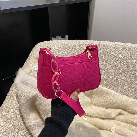 Borsa a tracolla semplice e casual, tendenza moda