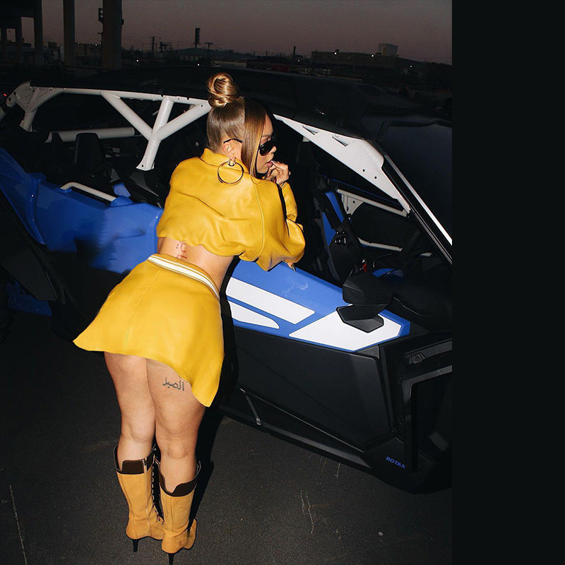 Completo gonna a vita alta con cintura sui fianchi in similpelle tinta unita alla moda