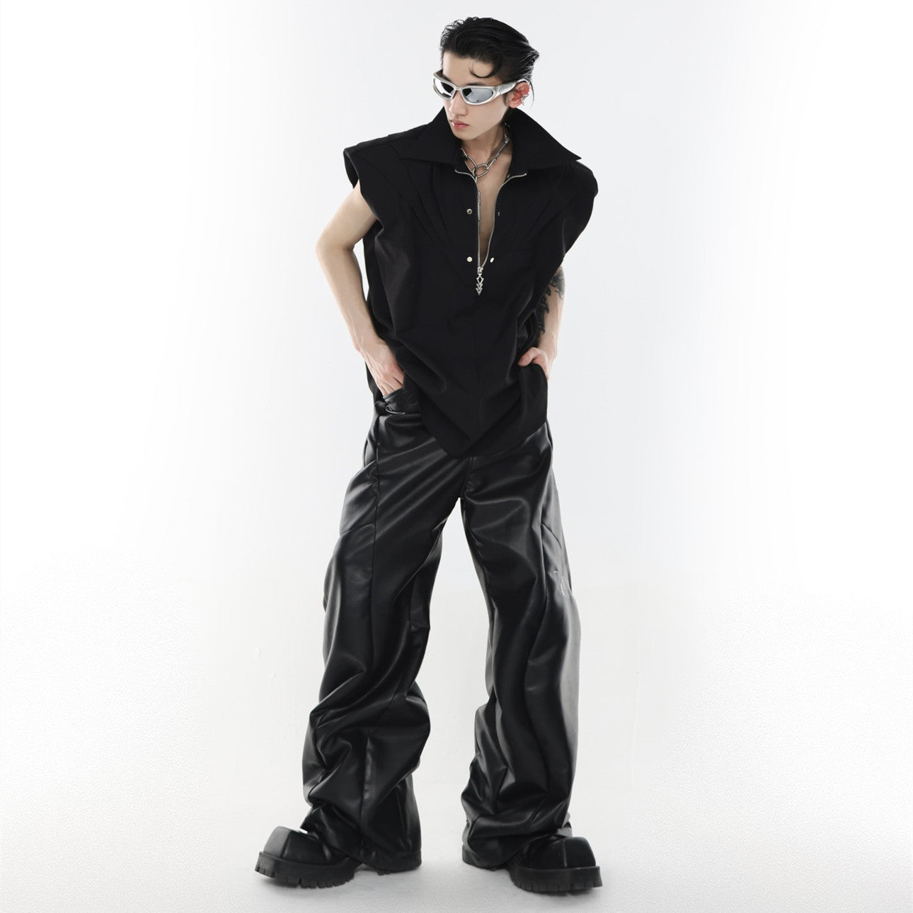 Chemise sans manches à fermeture éclair en métal, plissée et rembourrée, déconstruite et dimensionnelle