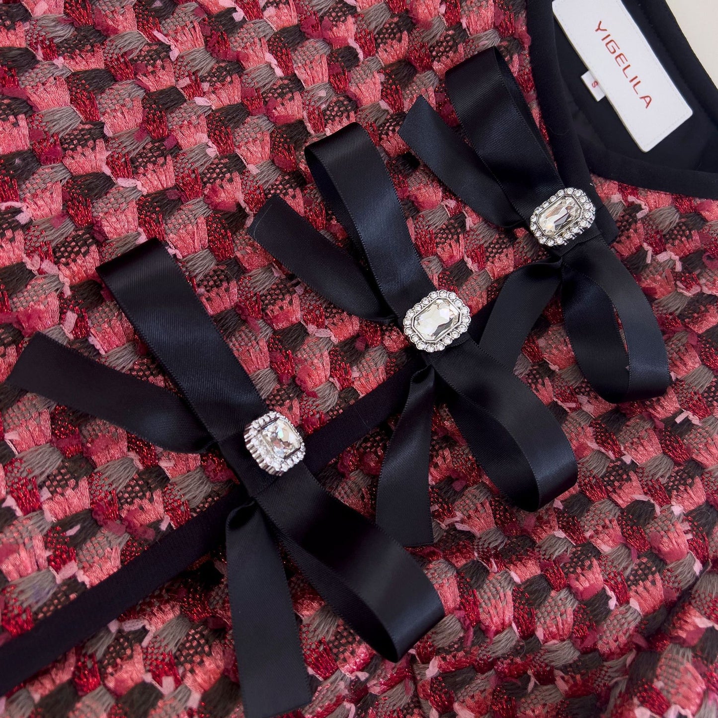 Manteau rouge en tweed à manches longues et jupe courte