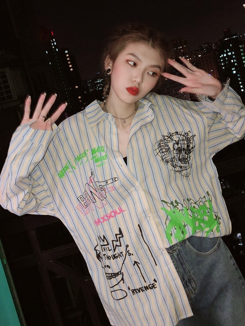 Maglietta con lettere graffiti