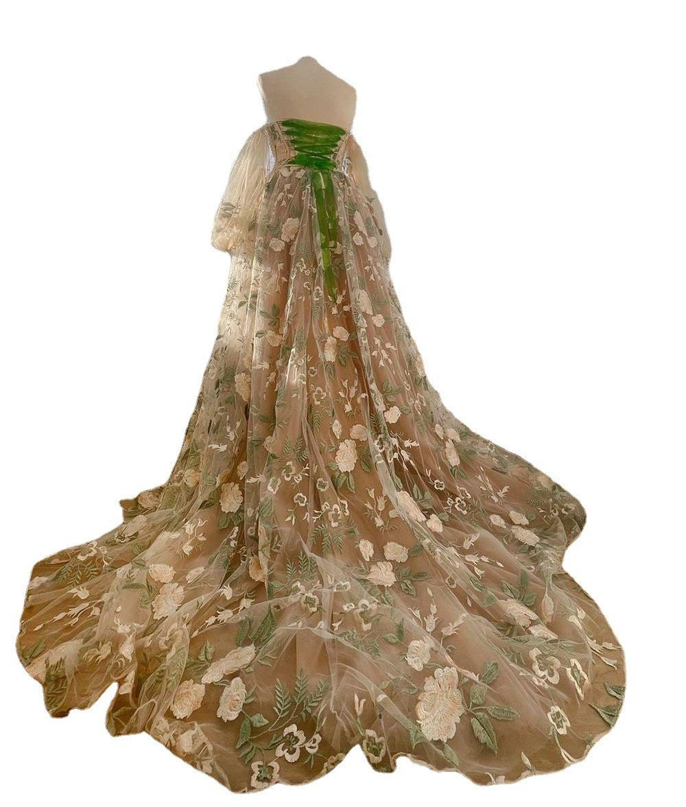 Robe brodée personnalisée à la mode