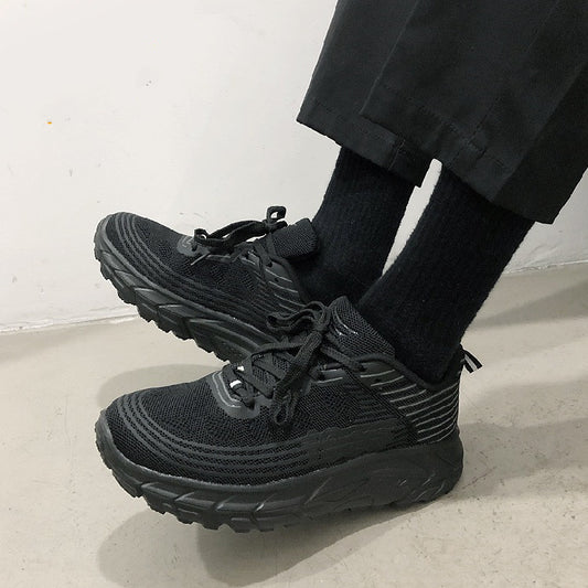 Chaussures de sport en tricot réfléchissantes et anciennes