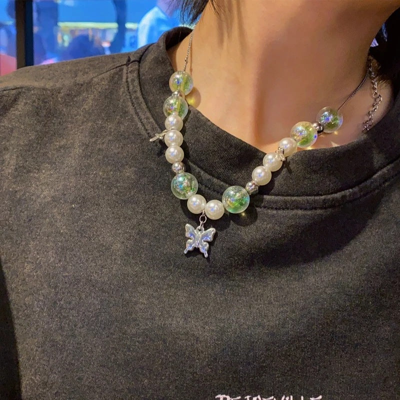 Collana con perle verdi intrecciate