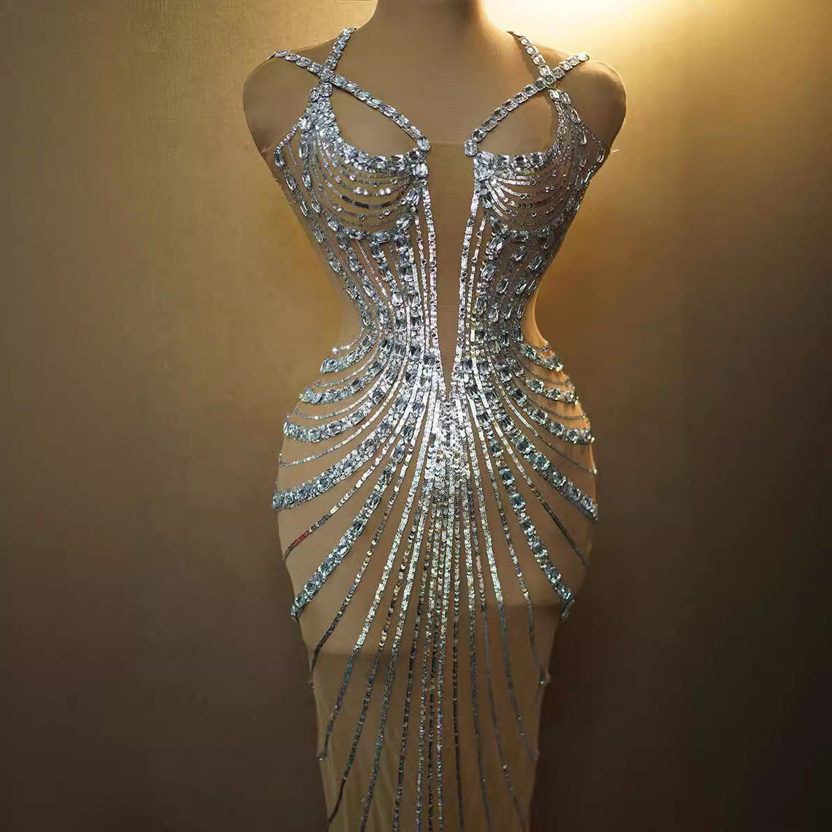 Robe de banquet en plumes et strass pour femme