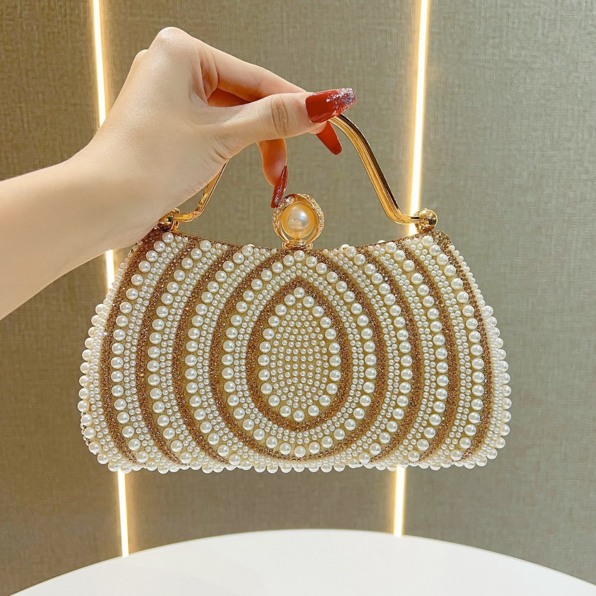 Sac à main à bandoulière en perles et diamants