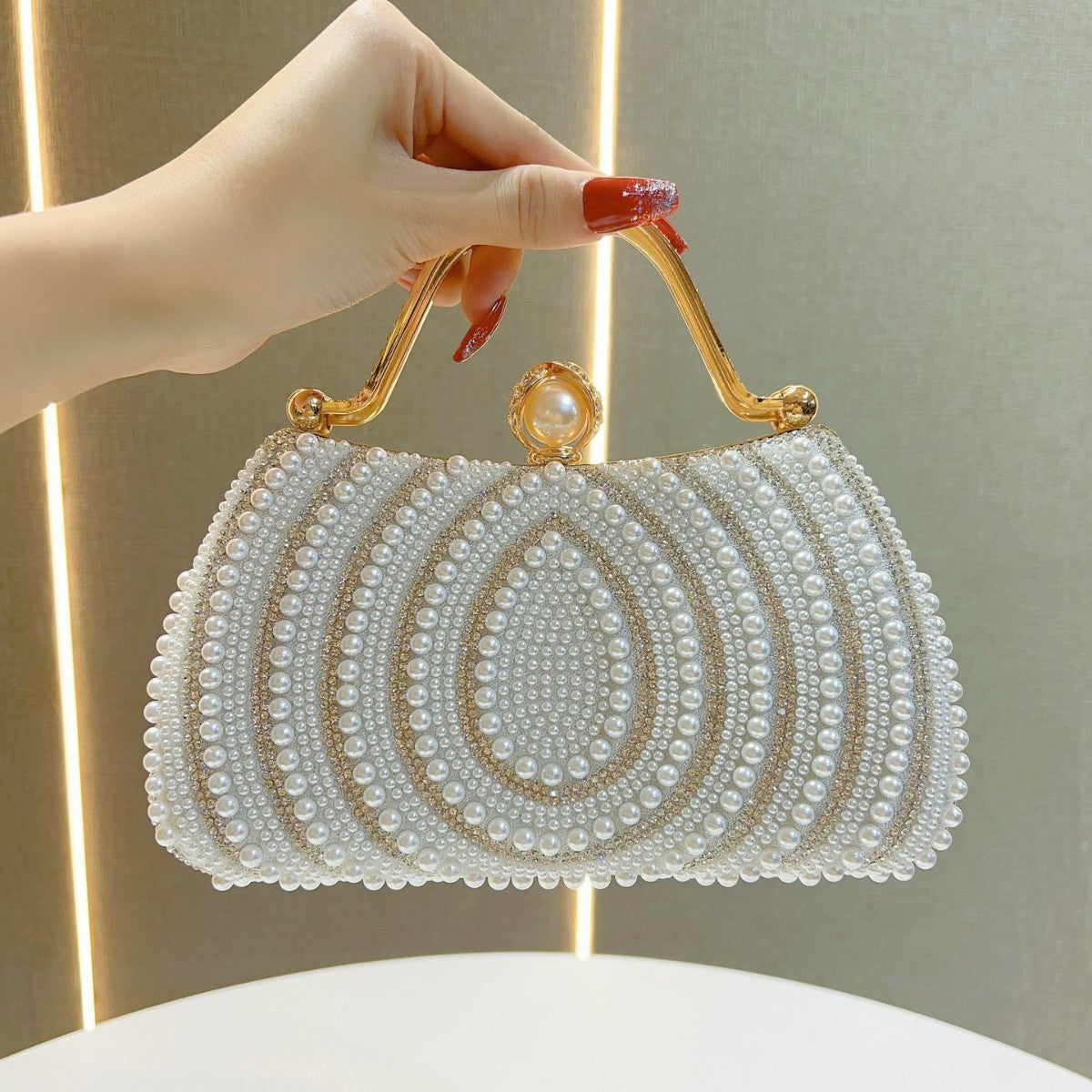 Sac à main à bandoulière en perles et diamants