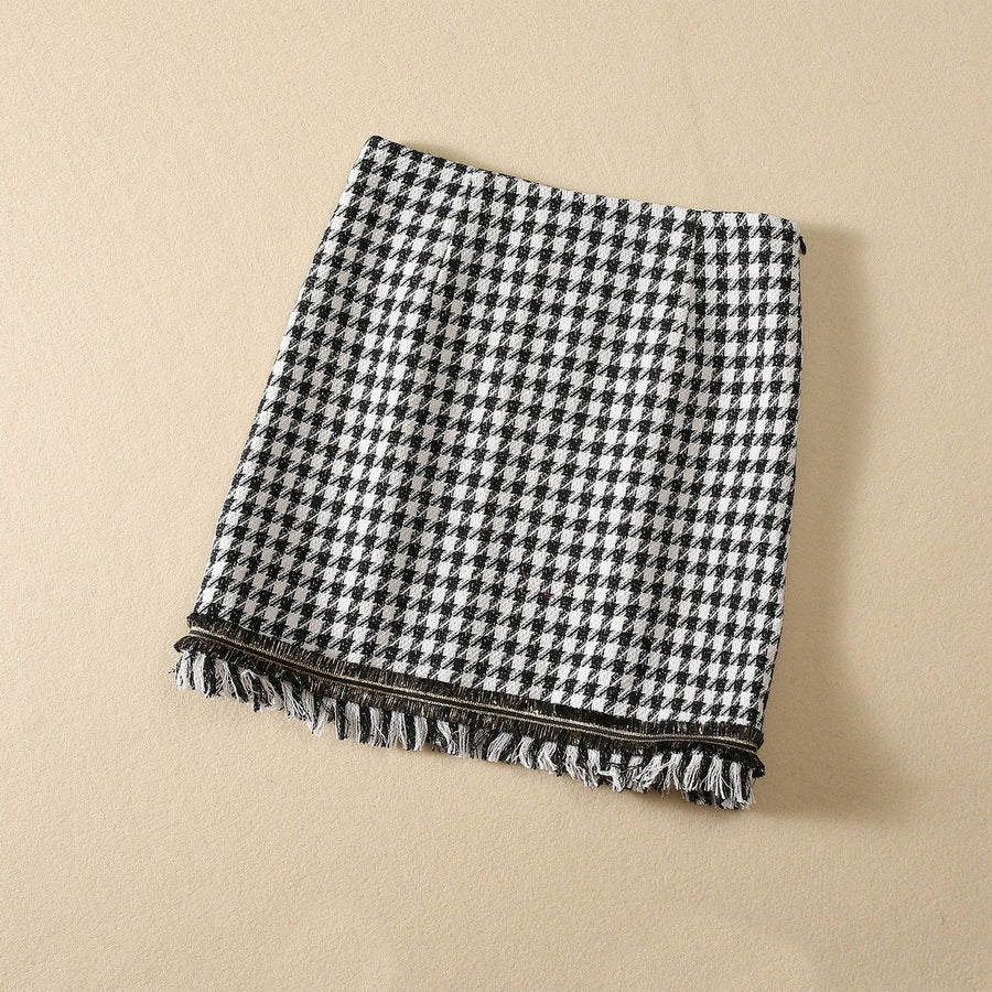 Jupe courte à franges en fil d'or et motif pied-de-poule