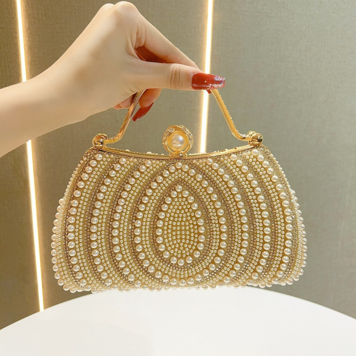 Sac à main à bandoulière en perles et diamants