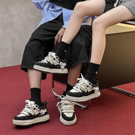 Chaussures décontractées invisibles à semelle dissoute augmentant la hauteur