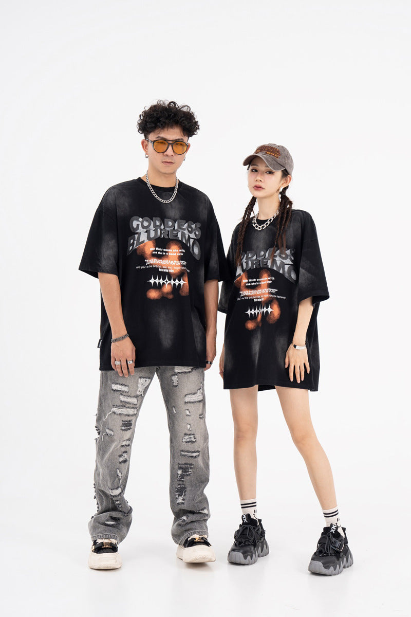 T-shirt coordinata comoda e alla moda, stile tie-dye e casual