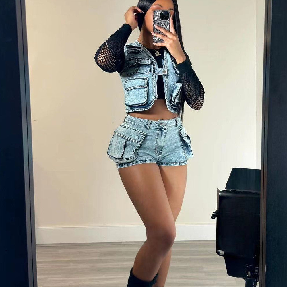 Completo casual in denim con gilet multi-borsa