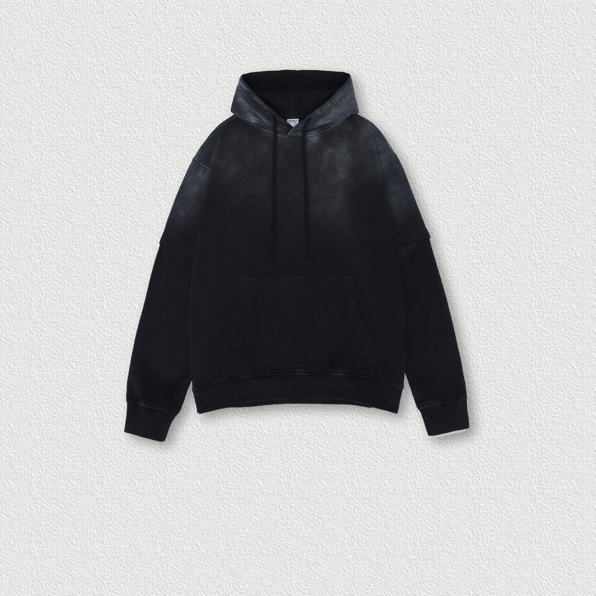 Due maglioni larghi alla moda