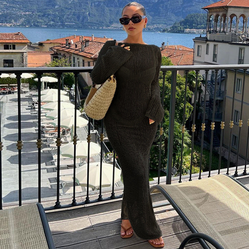 Robe dos nu moulante en tissu texturé, idéale pour l'automne