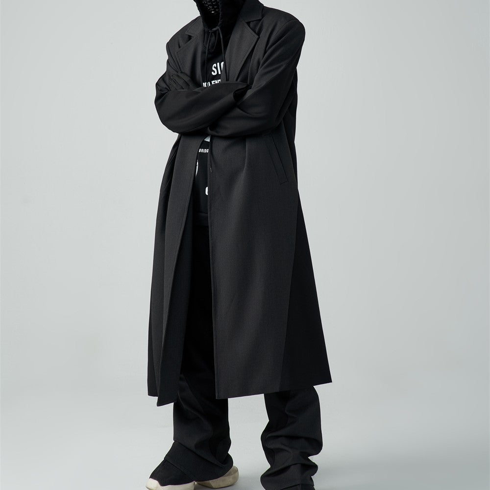 Manteau mi-long en laine, ample et rembourré, à épaules dénudées et patchwork