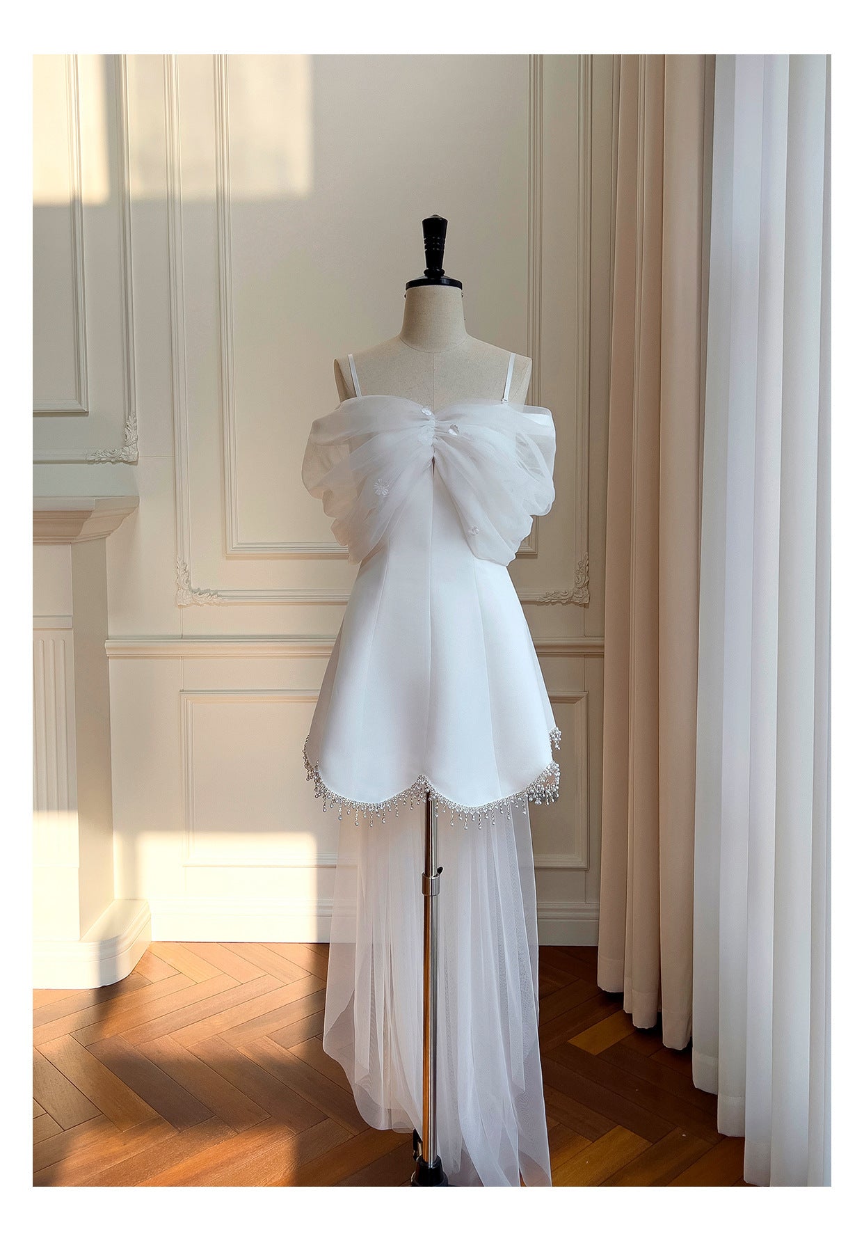 Three-dimensional Flower Mesh Pleating Sleeve Sling Light Luxury Dress