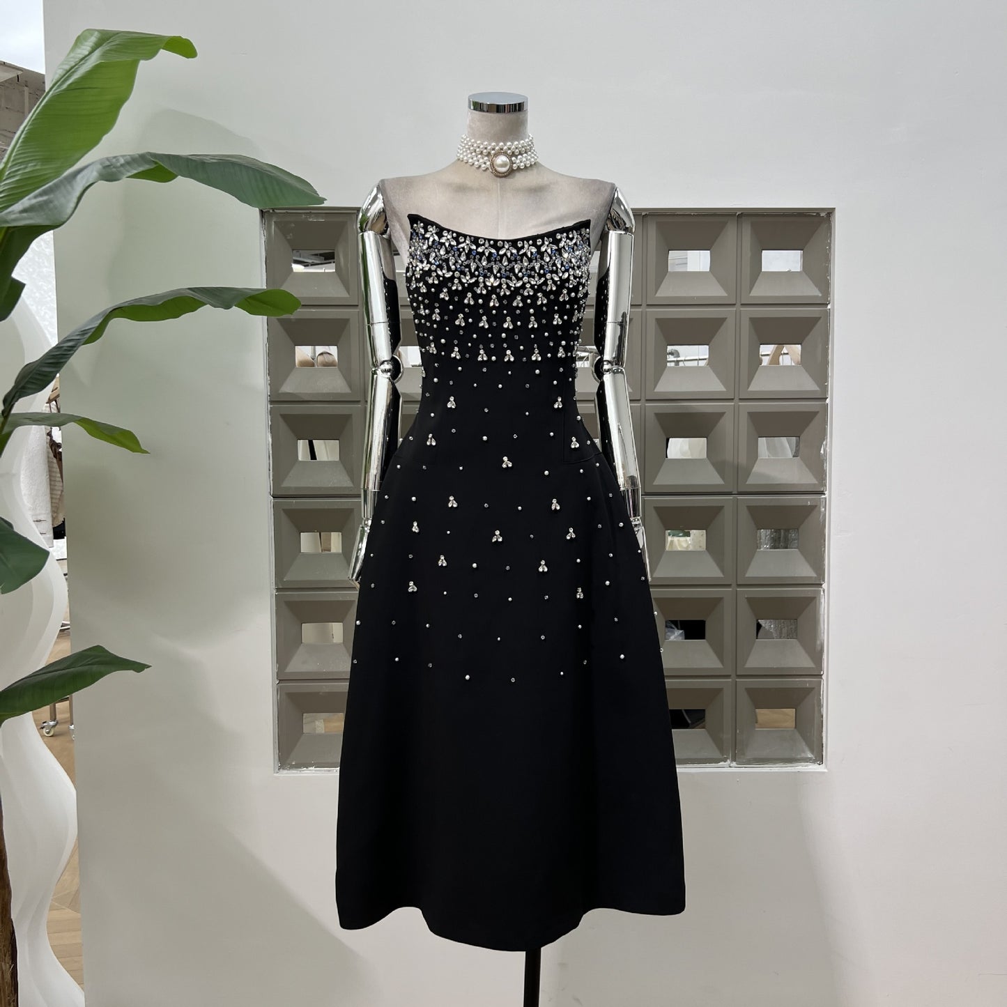 Robe tube à strass faite à la main, style industriel lourd