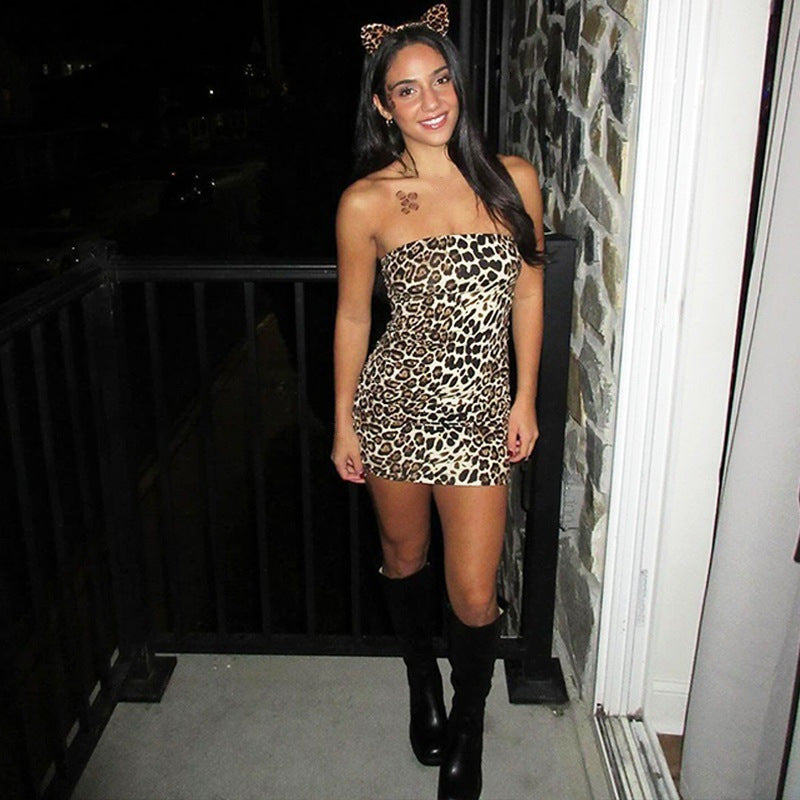 Robe moulante à épaules dénudées et imprimé léopard avec haut tube