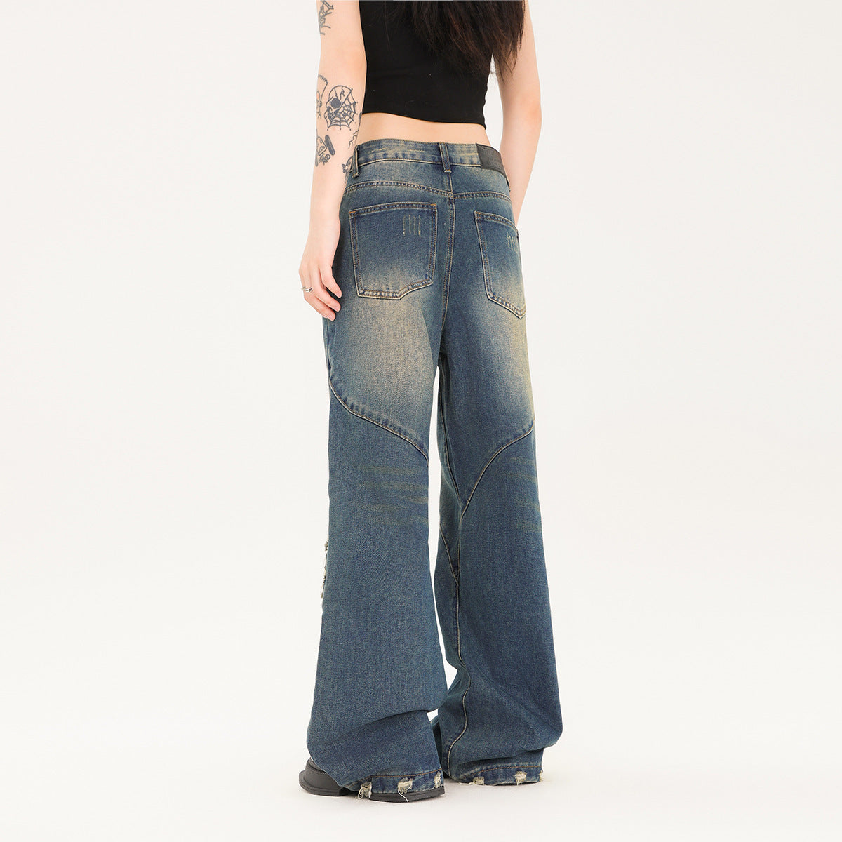 Jean déchiré délavé et déconstruit de la mode urbaine