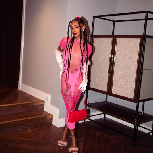 Robe fourreau sexy en résille avec détails de flammes