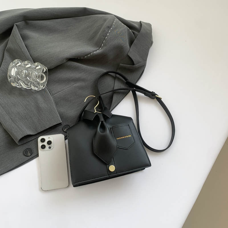 Sac bandoulière de créateur du même style