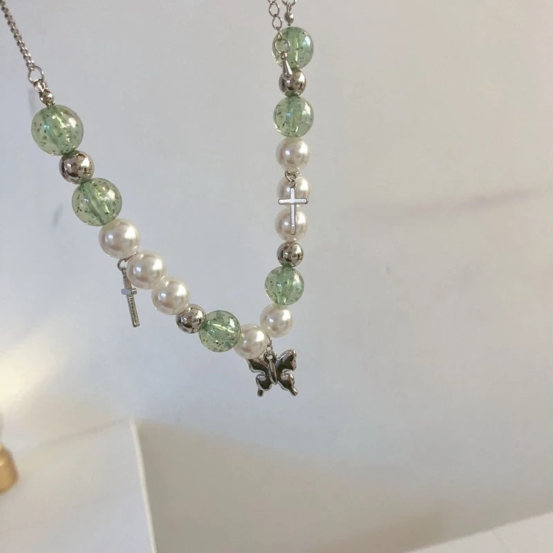 Collana con perle verdi intrecciate