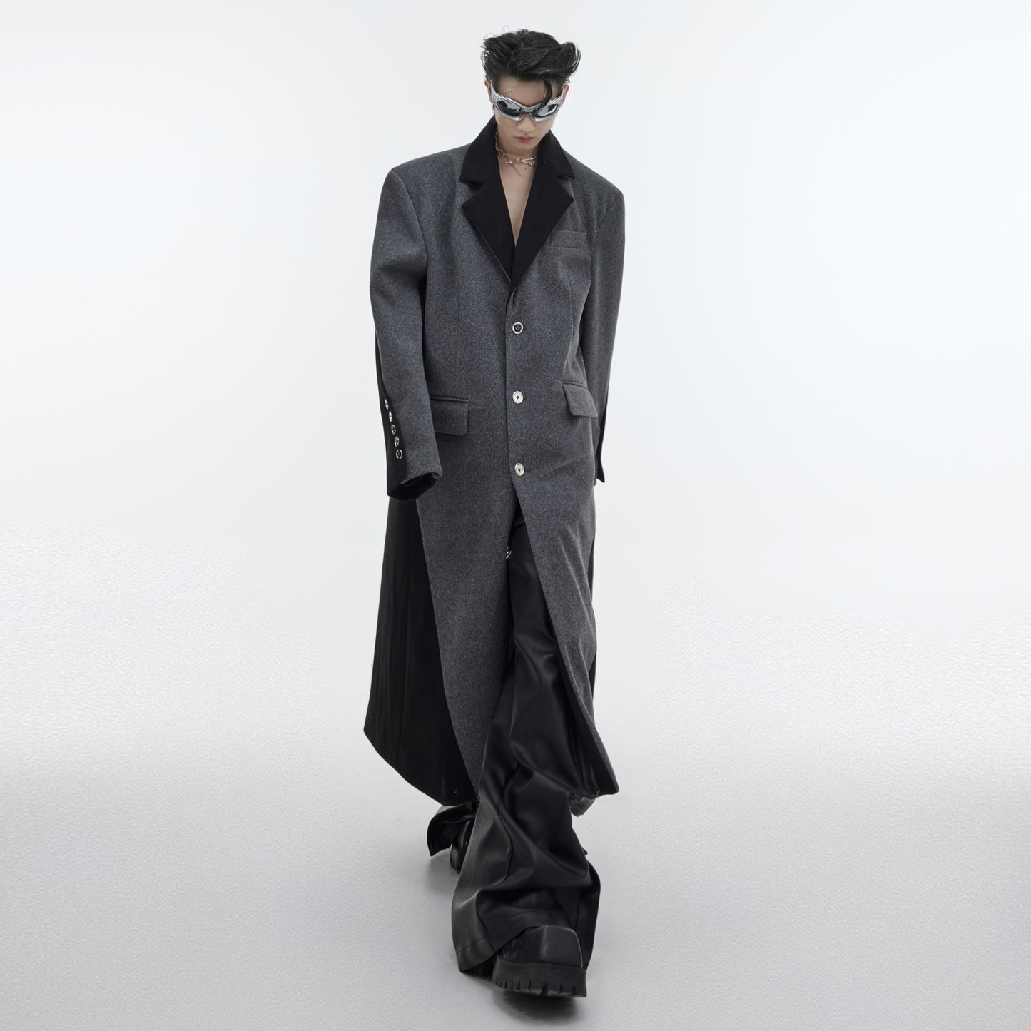 Cappotto lungo in lana al ginocchio con patchwork di colori a contrasto