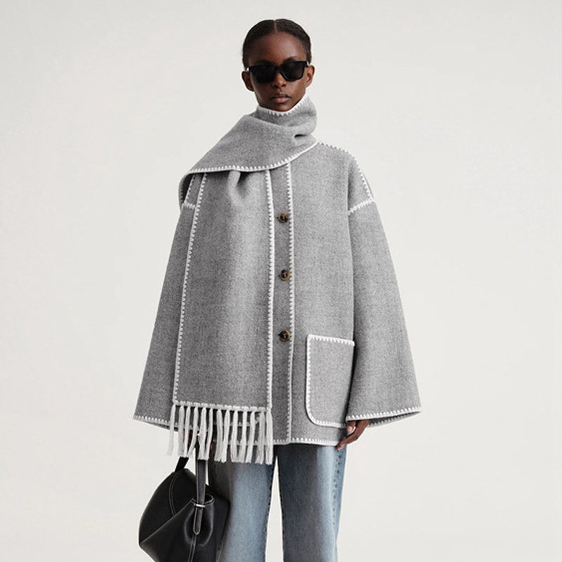 Manteau ample en laine mélangée avec col écharpe à pompons
