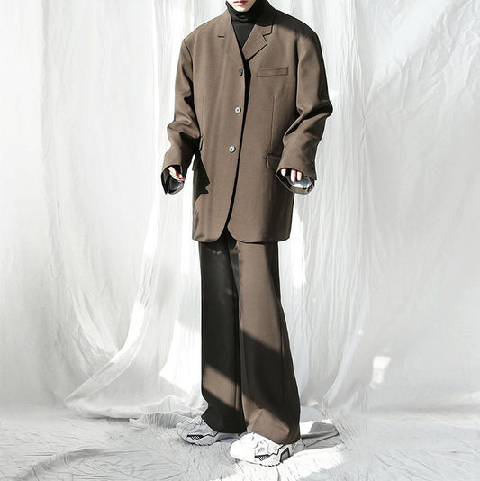 Costume d'affaires ample de couleur unie