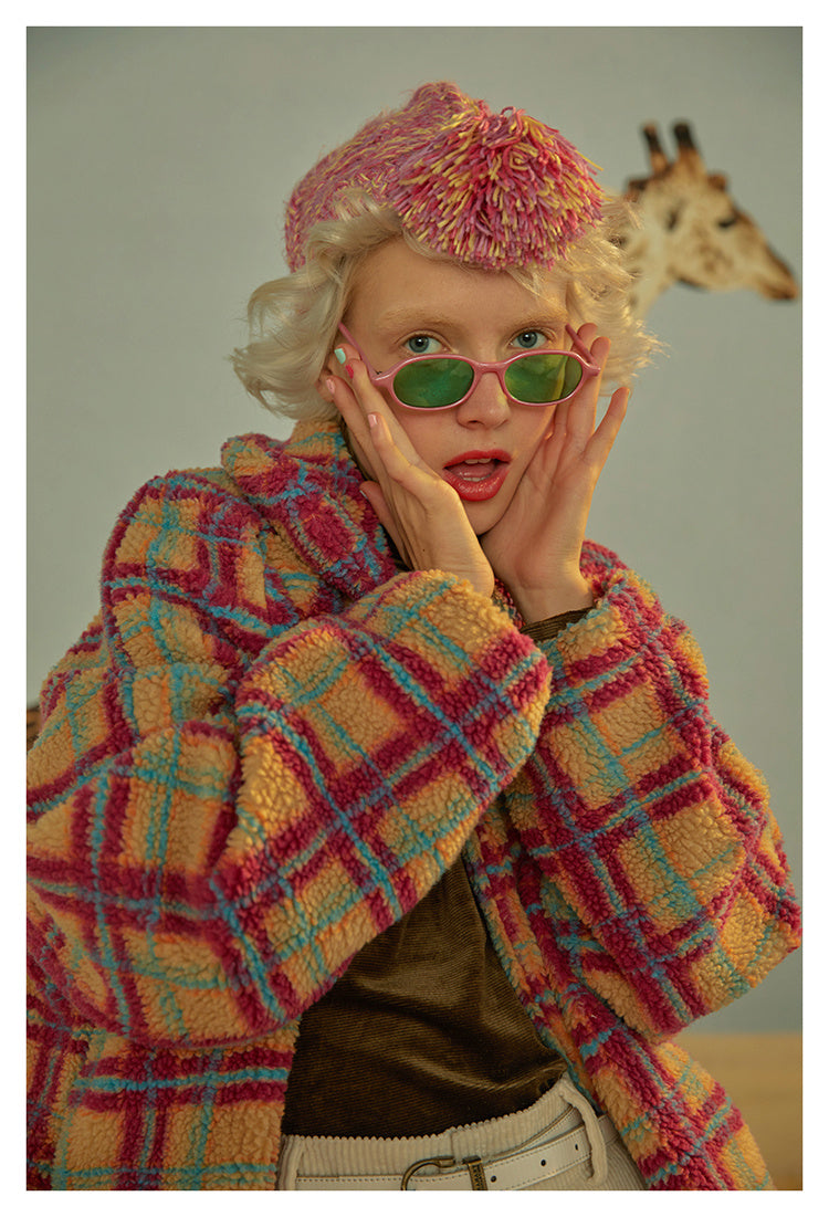 Manteau silhouette à manches longues et revers en cuir d'agneau à carreaux 