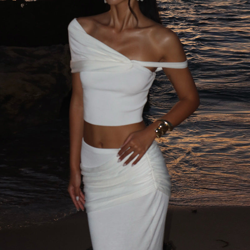 Robe longue unie, coupe ajustée, épaules obliques, tailleur femme