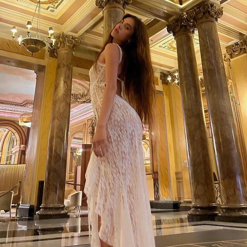 Abito alla moda con schiena scoperta e scollatura in pizzo