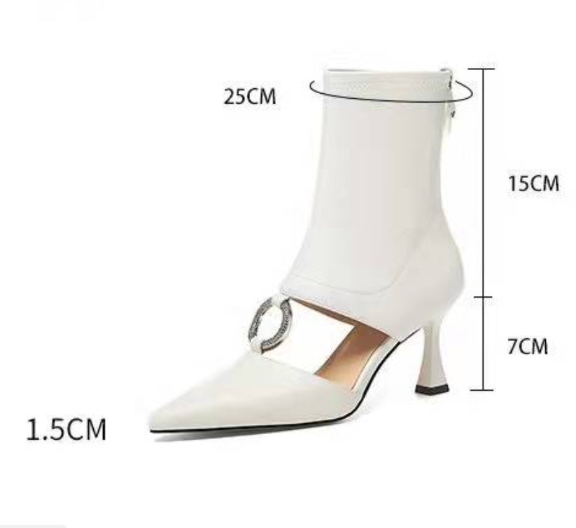 Sandali con tacco alto e cavi di nicchia, stile street bombing estivo