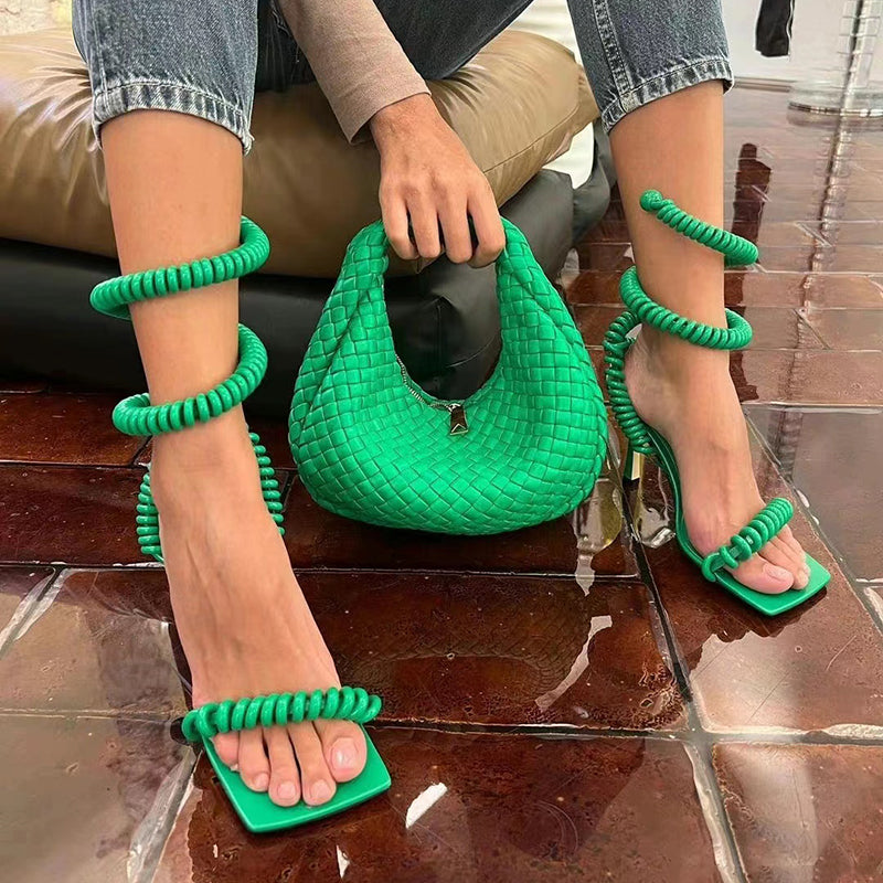 Sandales printanières à talons aiguilles et bout carré, bride enveloppante