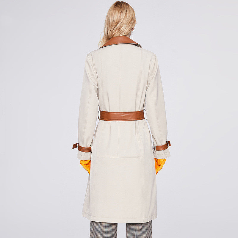 Trench-coat mi-long contrasté au design haut de gamme