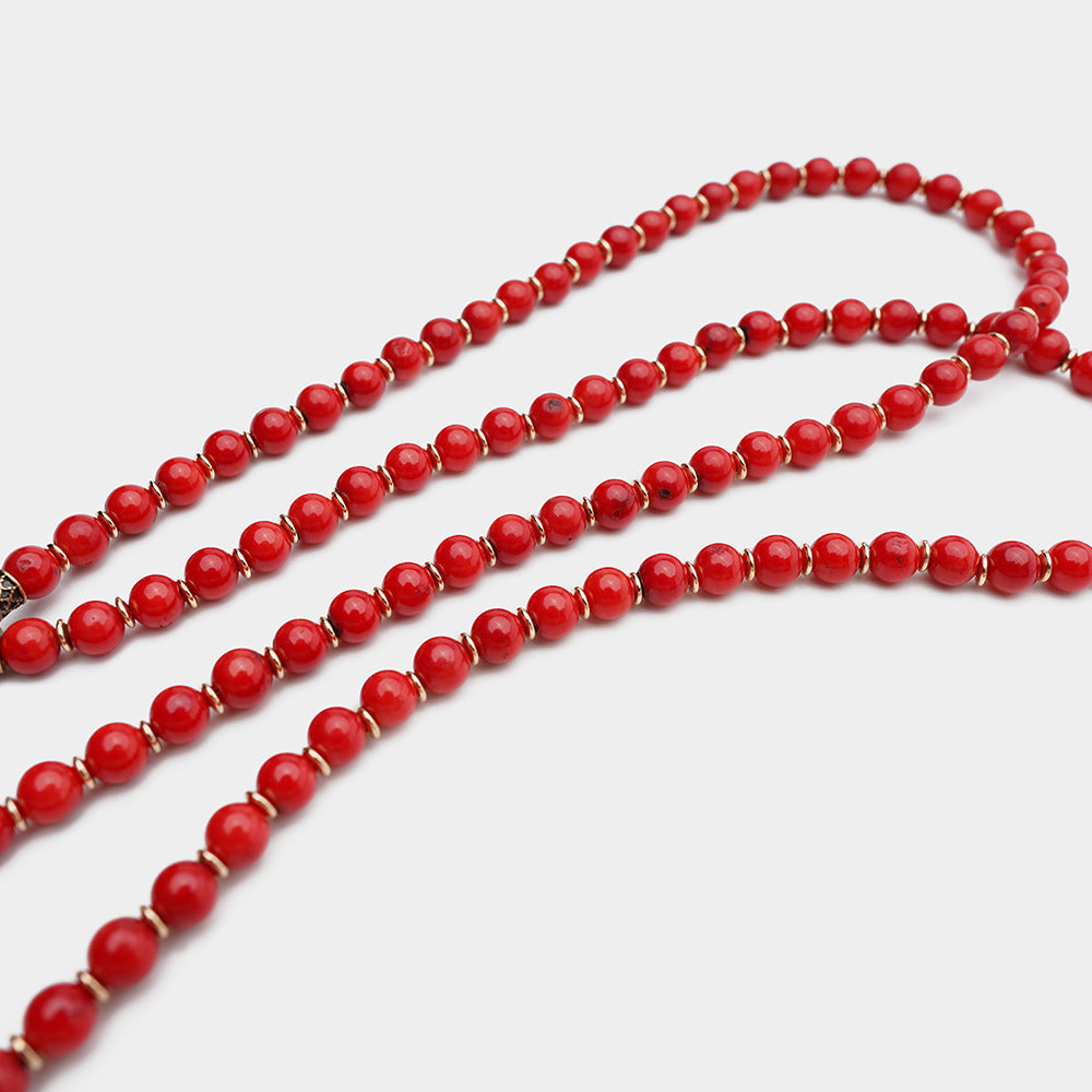 Collier en perles de bambou de la mer Rouge avec chaîne en agate naturelle et cigale dorée