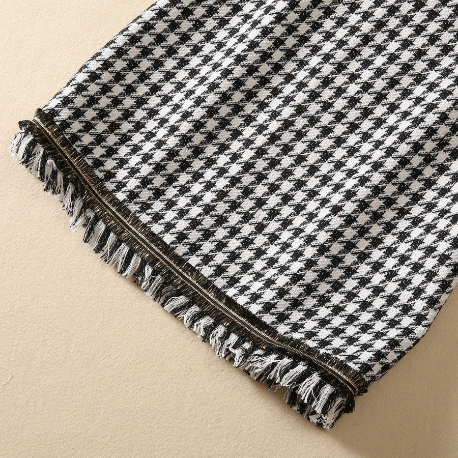 Jupe courte à franges en fil d'or et motif pied-de-poule