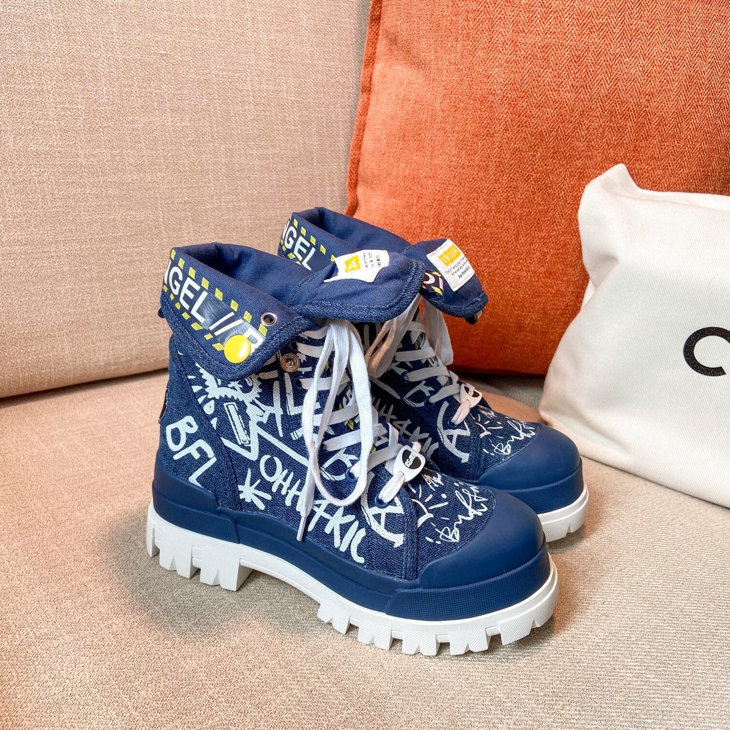 Canvas graffiti boots