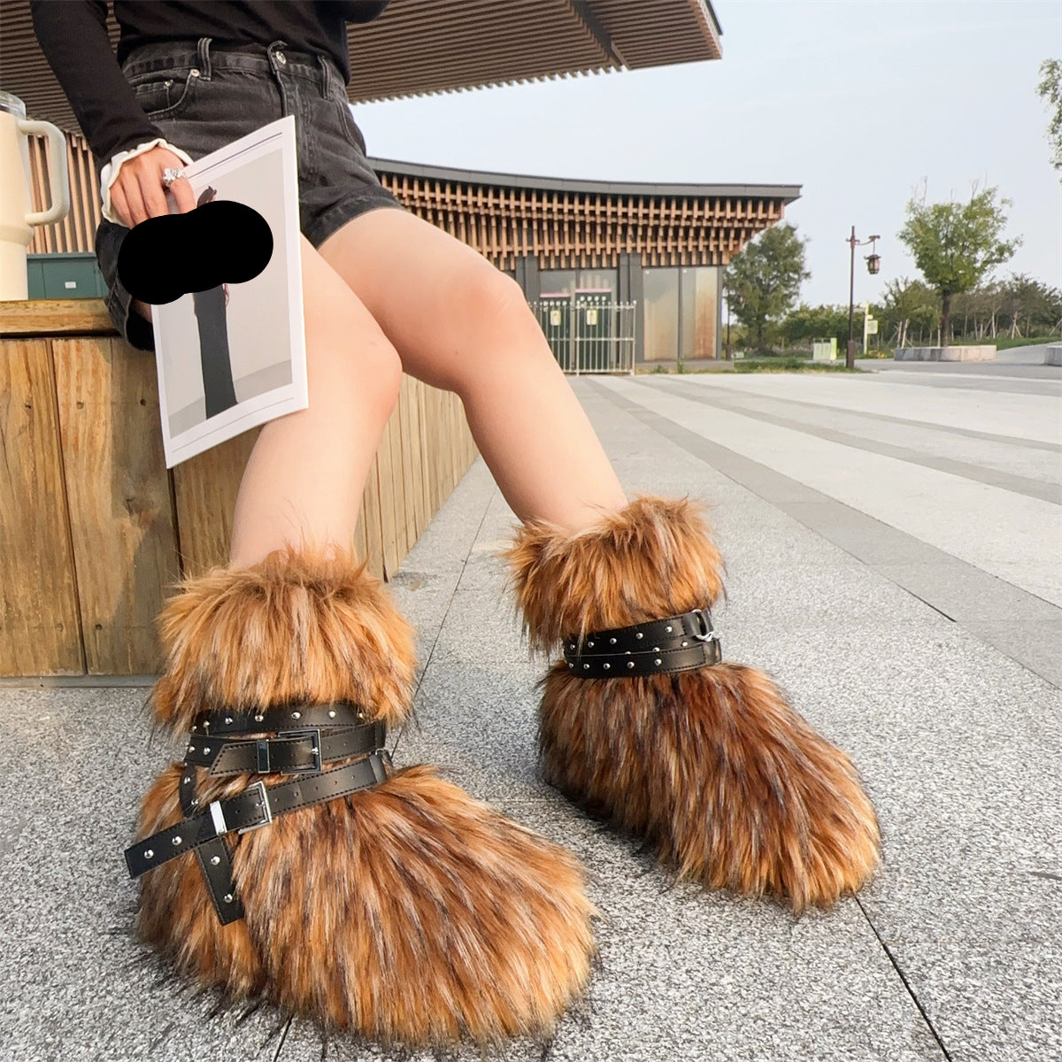 Bottes en laine à rivets, coupe ajustée, couleur foncée, à lacets