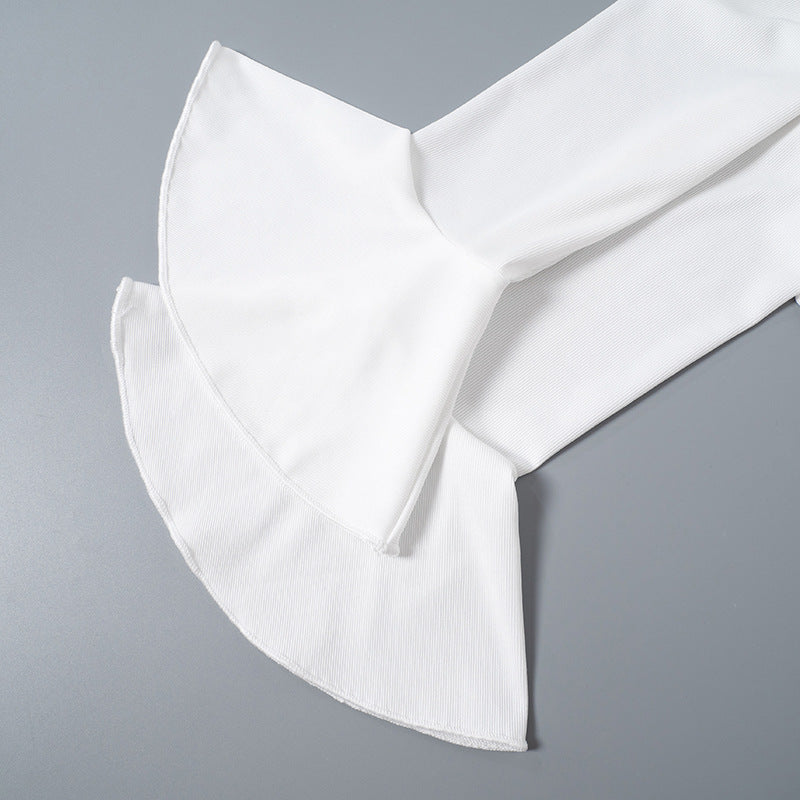 Robe unie à manches cloche et coupe ajustée