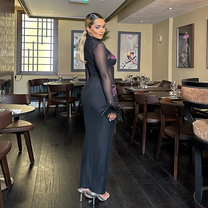 Robe à manches longues avec strass et papillon