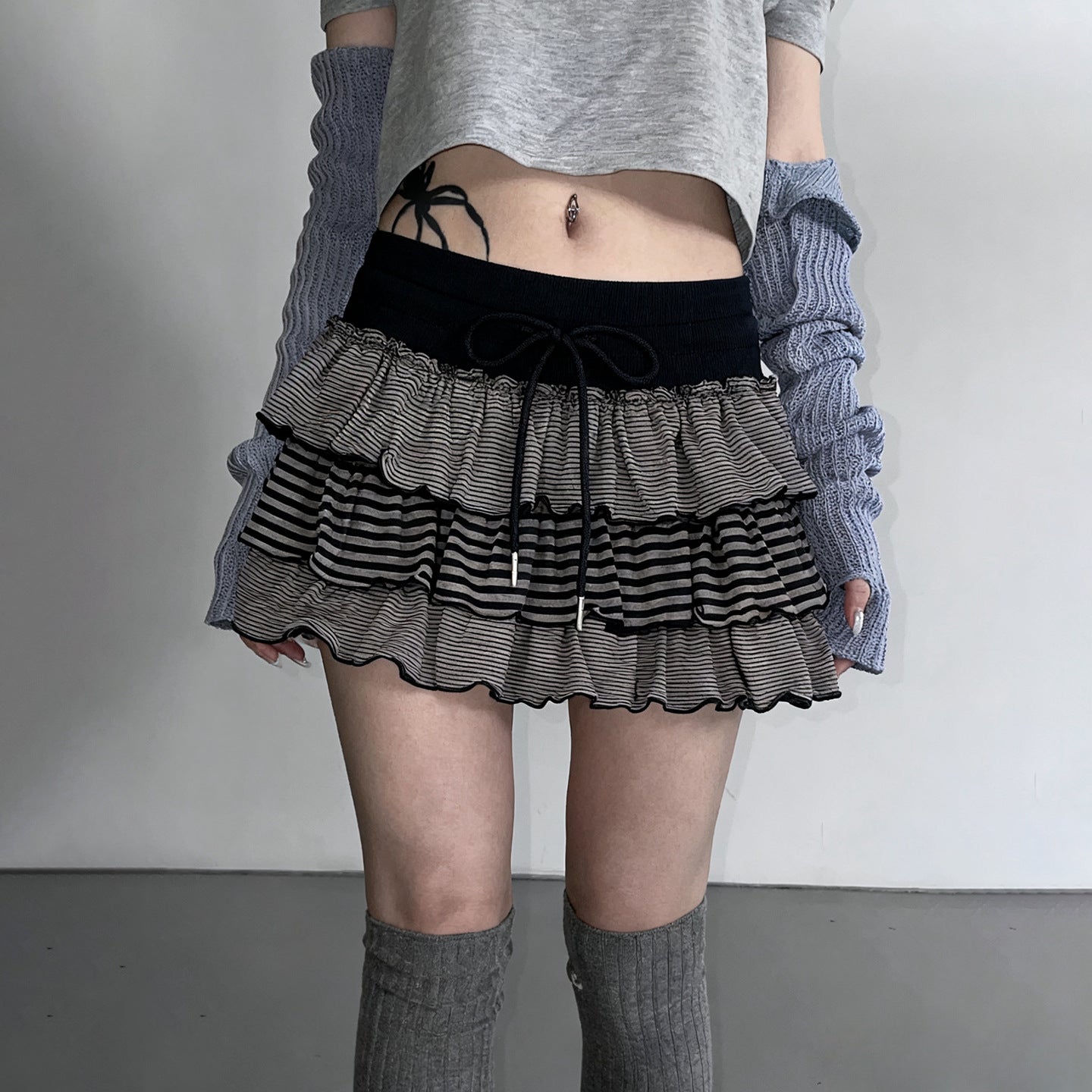 Jupe à volants superposés à rayures contrastées flatteuse pour la silhouette