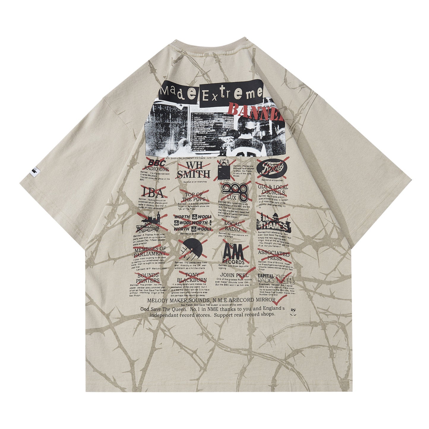 T-shirt à manches courtes et col rond imprimé avec le logo d'une marque de mode.